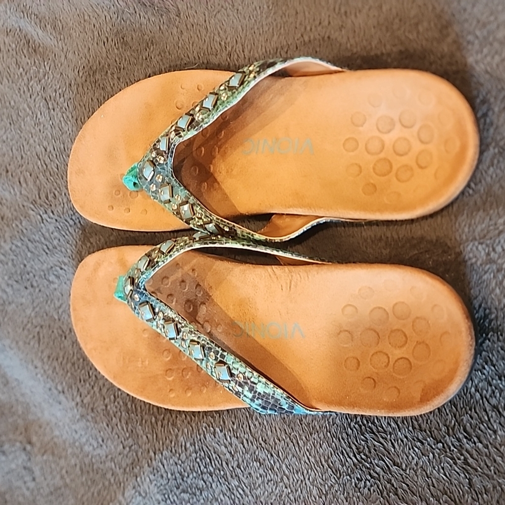 Vionic flip flops